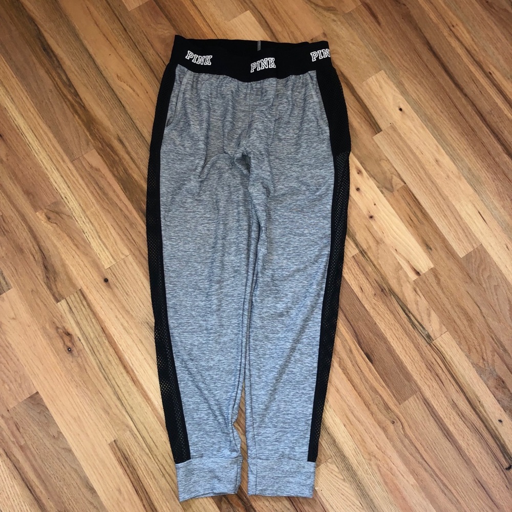 VS PINK Ultimate jogger w mesh sides